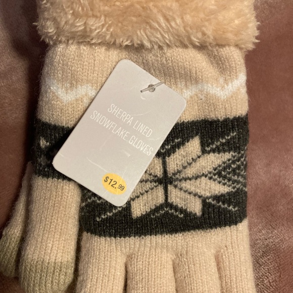 Shearling Lined Beige Snowflake Gloves - Picture 3 of 4